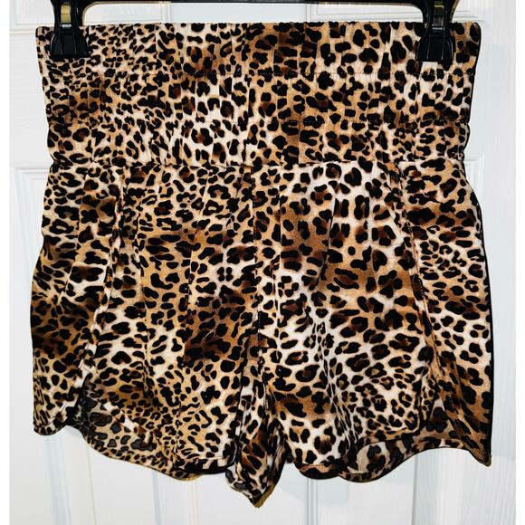 NEW IN Leapord Print Activewear Shorts in‎ Mocha size Small NEW - Picture 2 of 9
